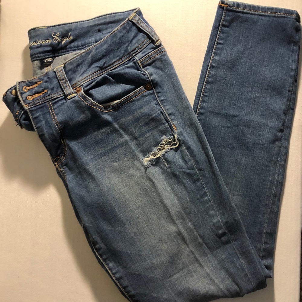 American Eagle Light Wash Capri Jeans